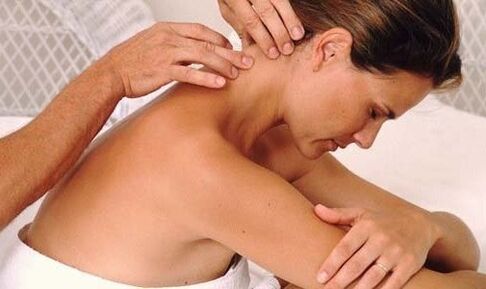 massage du cou pour la douleur